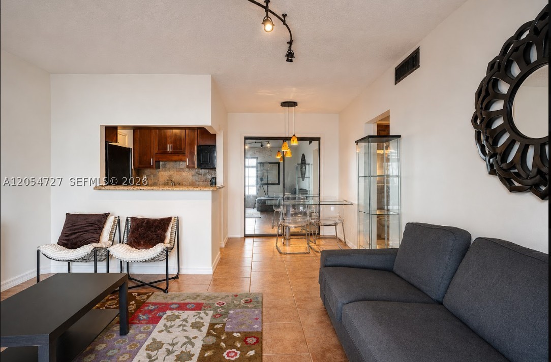 IMPERIAL POINT COLONNADES - Residential