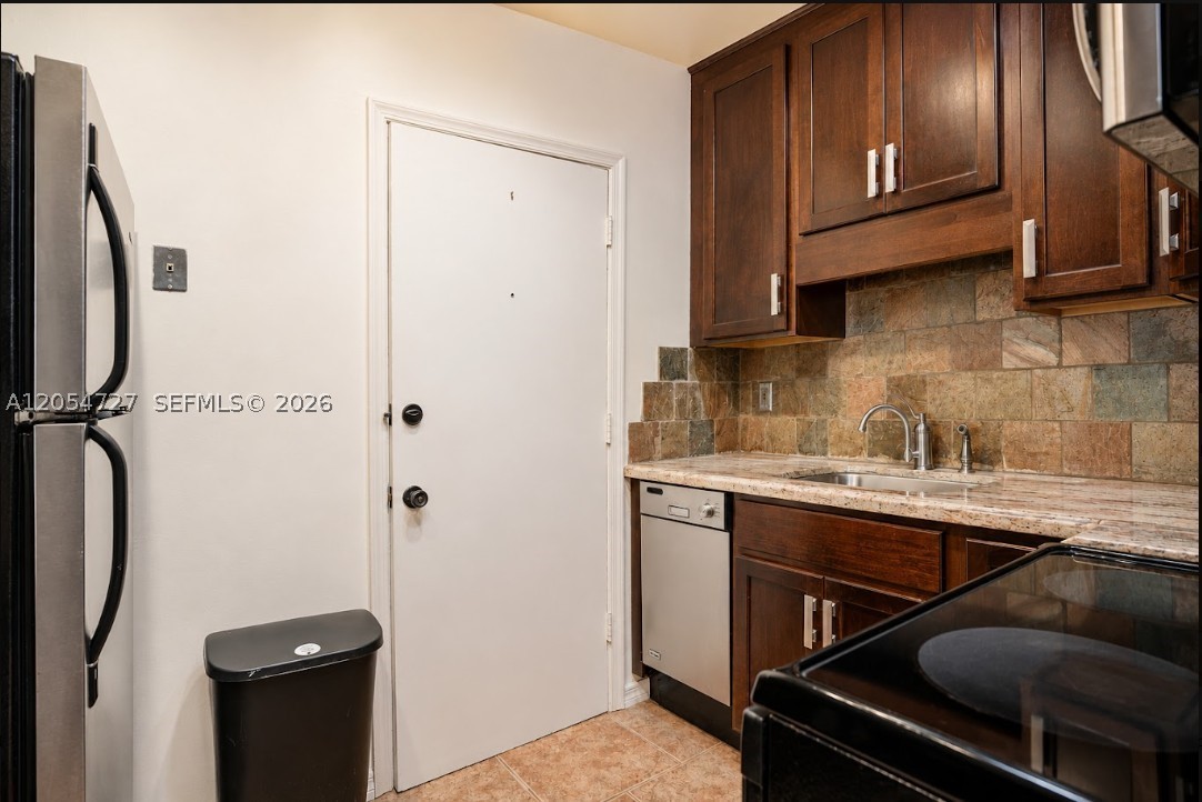 IMPERIAL POINT COLONNADES - Residential