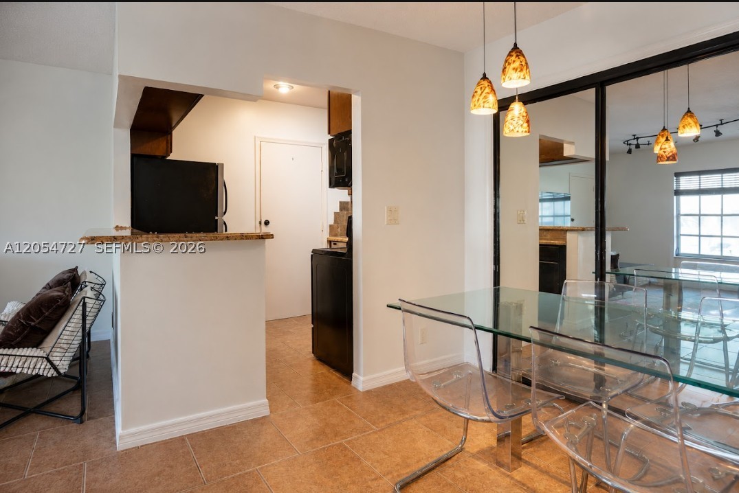 IMPERIAL POINT COLONNADES - Residential