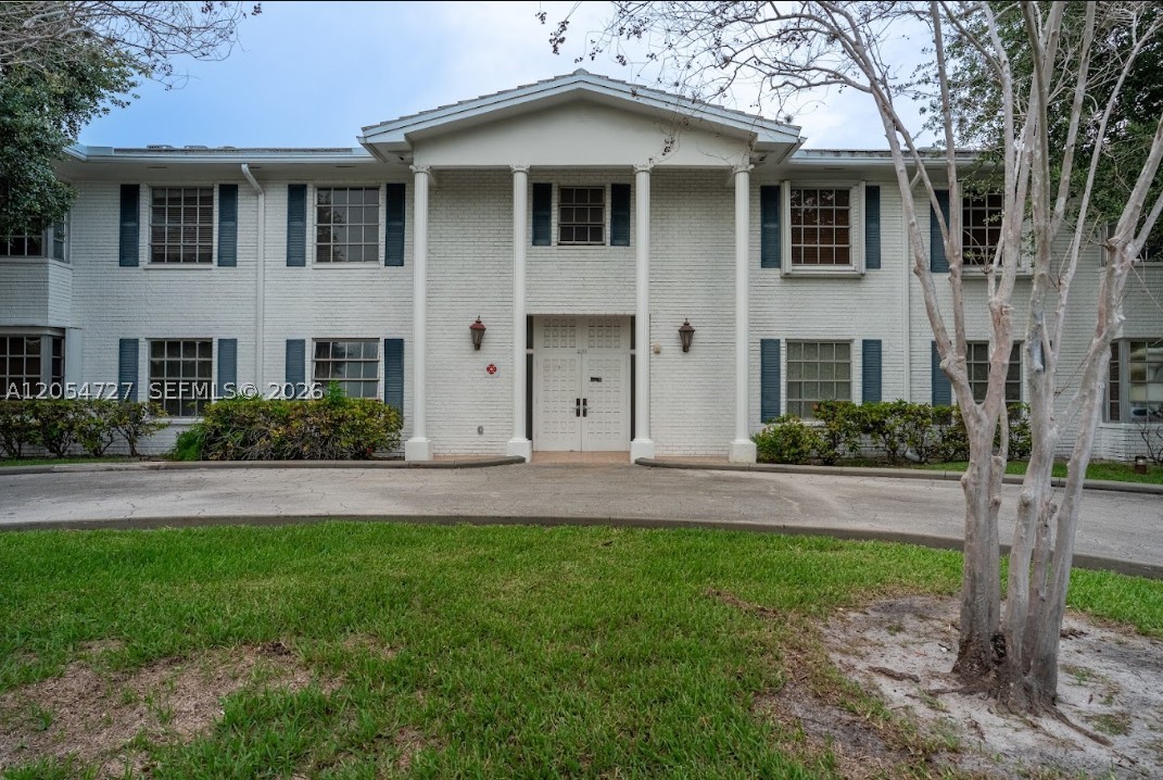 IMPERIAL POINT COLONNADES - Residential