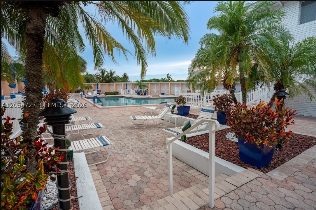 IMPERIAL POINT COLONNADES - Residential
