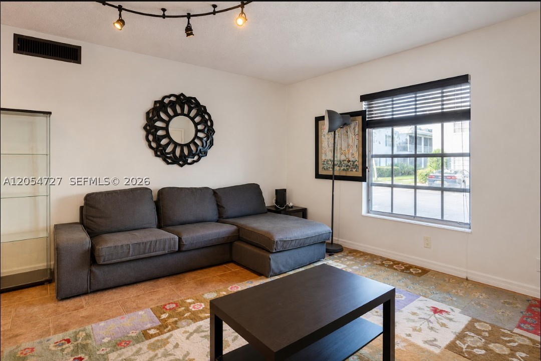 IMPERIAL POINT COLONNADES - Residential