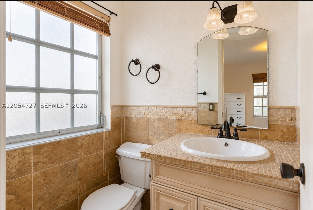 IMPERIAL POINT COLONNADES - Residential