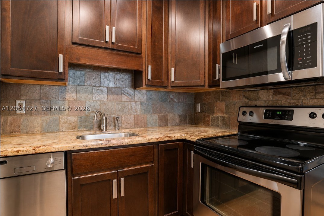 IMPERIAL POINT COLONNADES - Residential