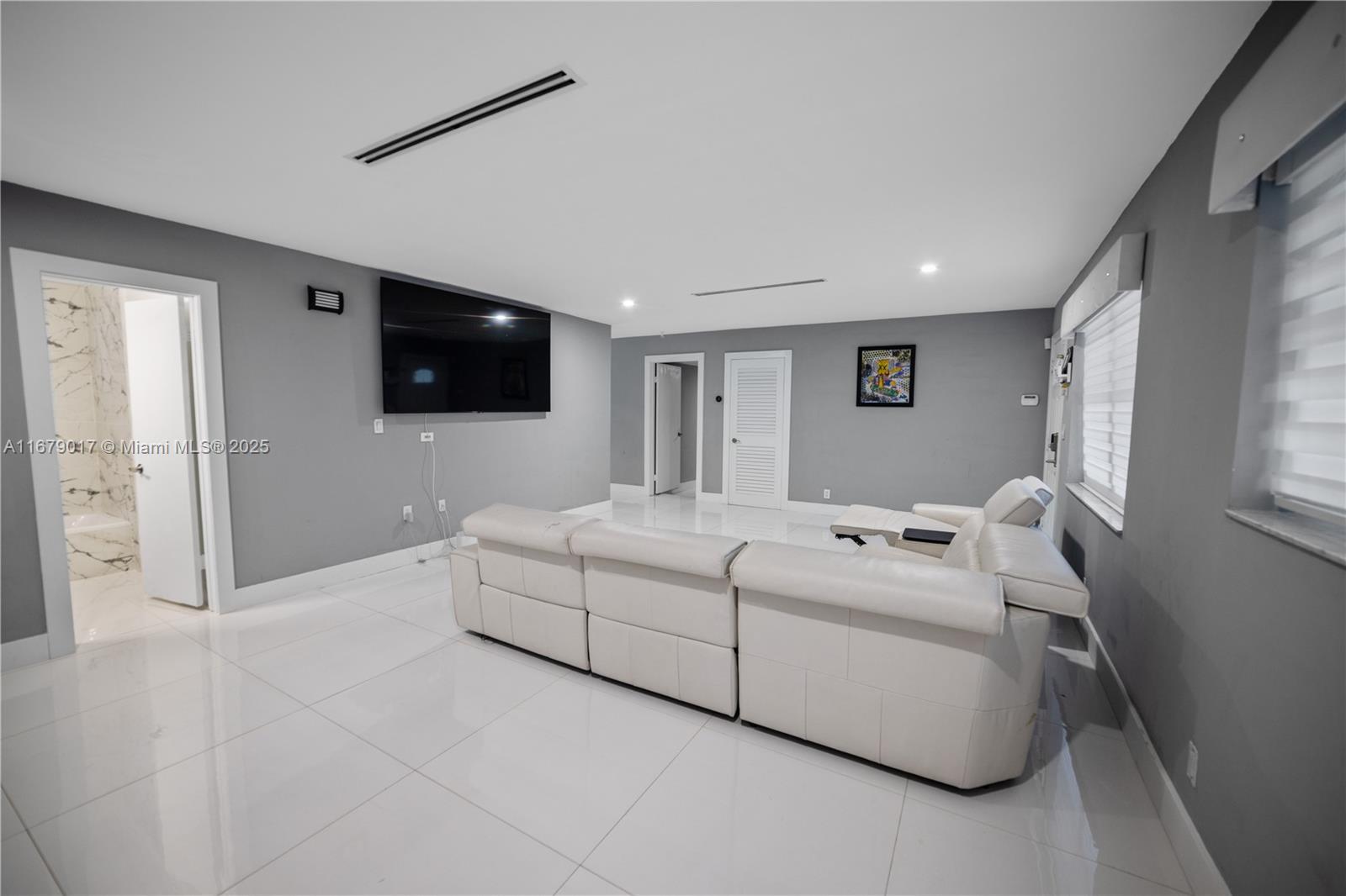 CARIBBEAN ESTATES - Residential