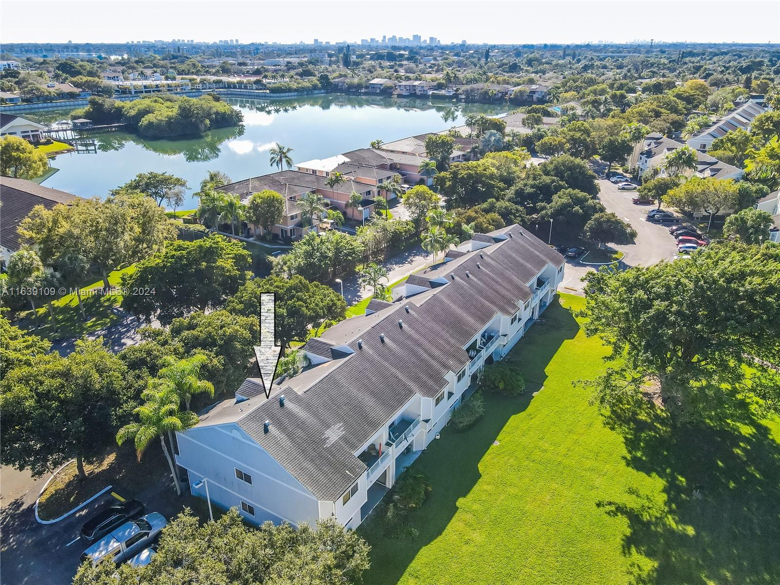 SUMMER LAKE - Residential