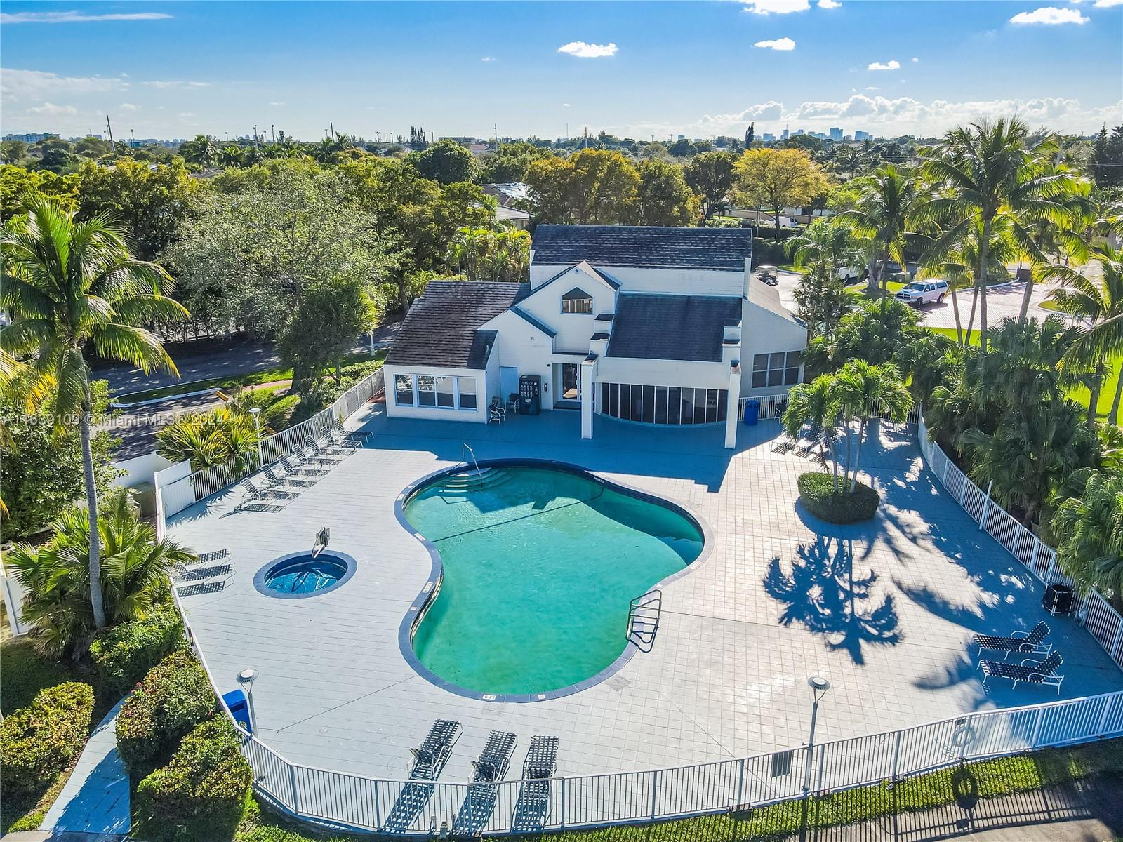SUMMER LAKE - Residential