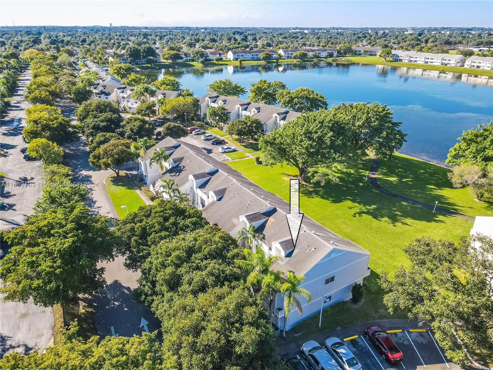SUMMER LAKE - Residential