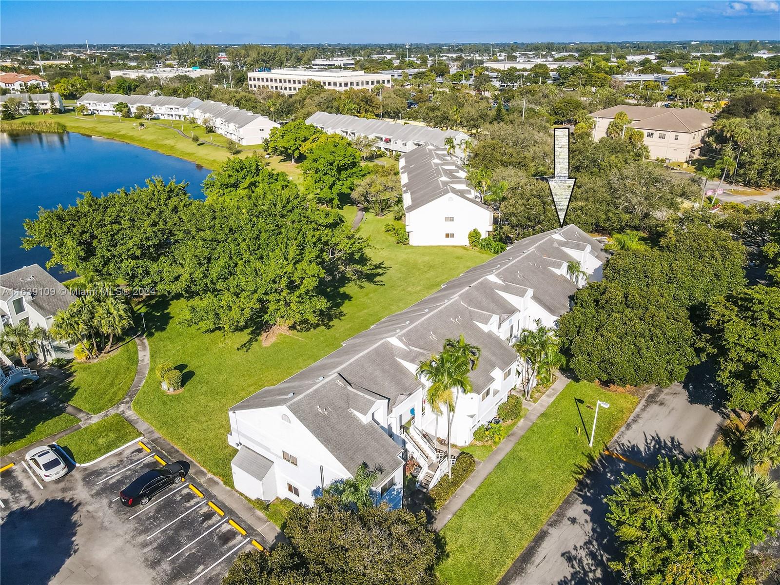 SUMMER LAKE - Residential