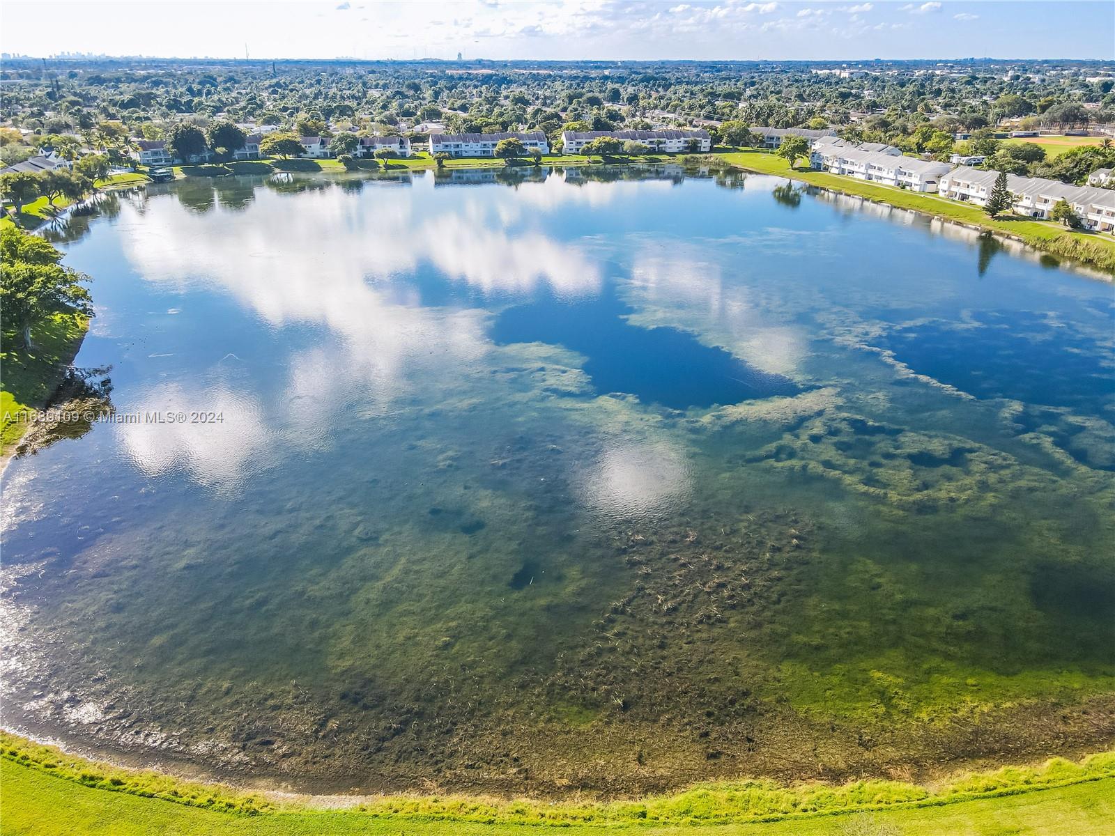 SUMMER LAKE - Residential