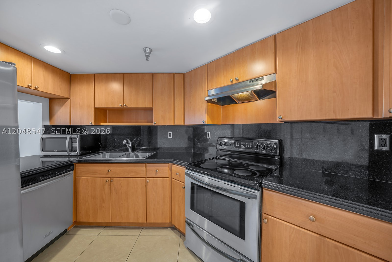 CORAL PALMS CONDO - Residential Lease