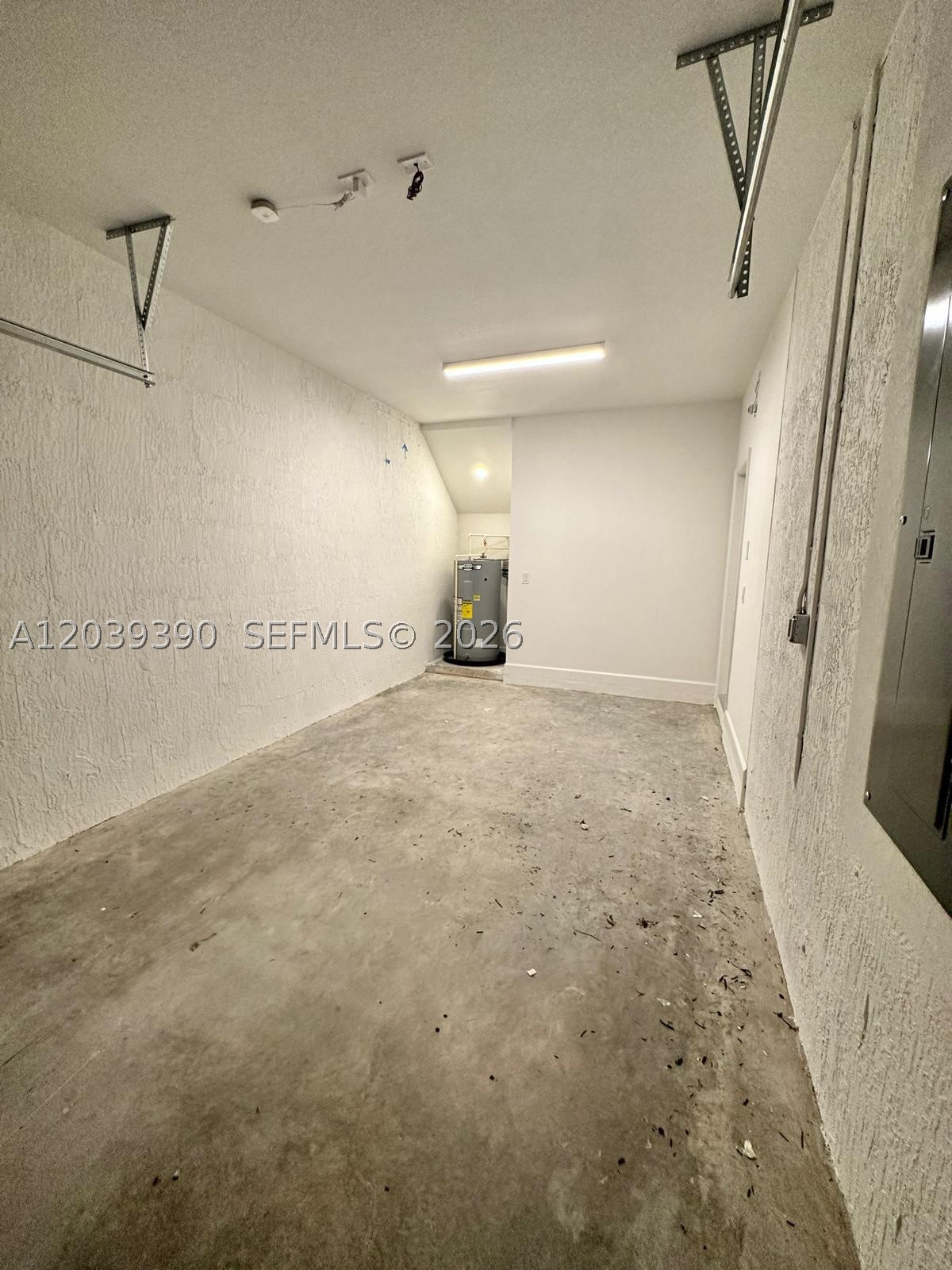 WYNDHAM LAKES PLAZA - Residential