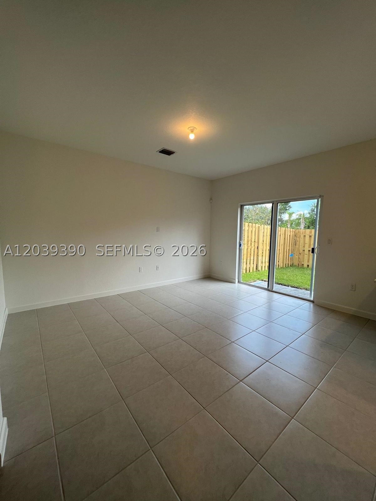 WYNDHAM LAKES PLAZA - Residential