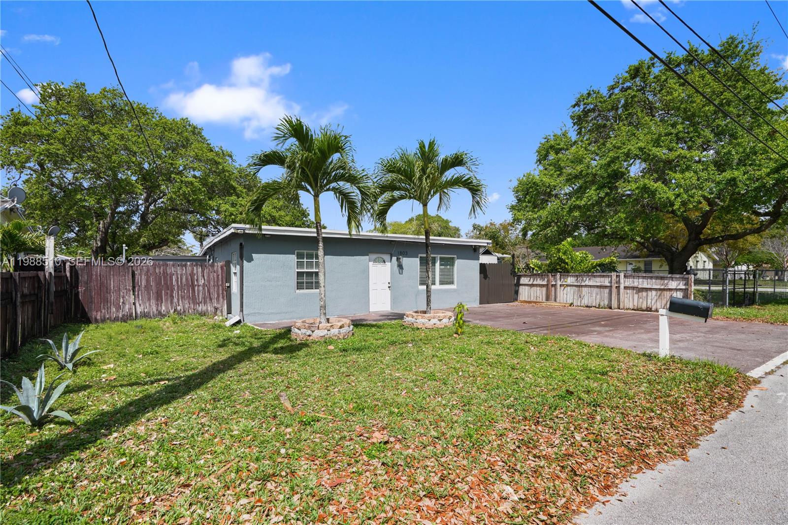 Boasting an excellent location, this beautifully updated home offers 3 bedrooms, 2 bathrooms, a comfortable living room, an eat-in kitchen, and an exceptionally spacious patio—perfect for relaxing or entertaining.

The property has been extensively remodeled with major upgrades throughout. Brand-new flooring was installed across the entire home in 2024. The kitchen was fully renovated in September 2024, featuring modern finishes and stainless steel appliances. The washer and dryer were also replaced in 2025.

The primary bedroom with its en-suite bathroom was completely remodeled in 2024, and two additional air conditioning units were added for enhanced comfort. Additional recent upgrades include a new central A/C system (November 2023), a new roof (December 2025), and a new water heater (January 2026).

This move-in-ready home combines modern upgrades with practical living spaces in a highly desirable location.
!! Please text when trying to reach showings agent !!!!