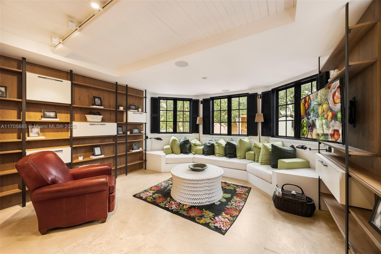 CLOISTERS ON THE BAY COND - Residential