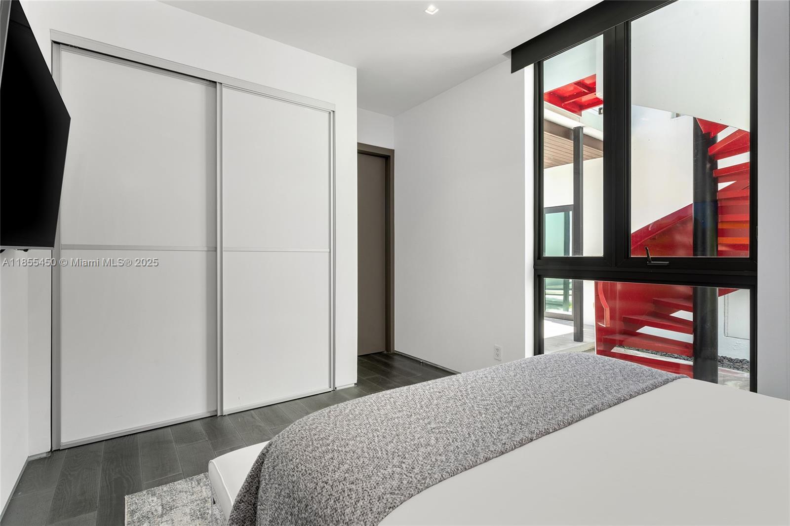 SURPRISE POINT - Residential