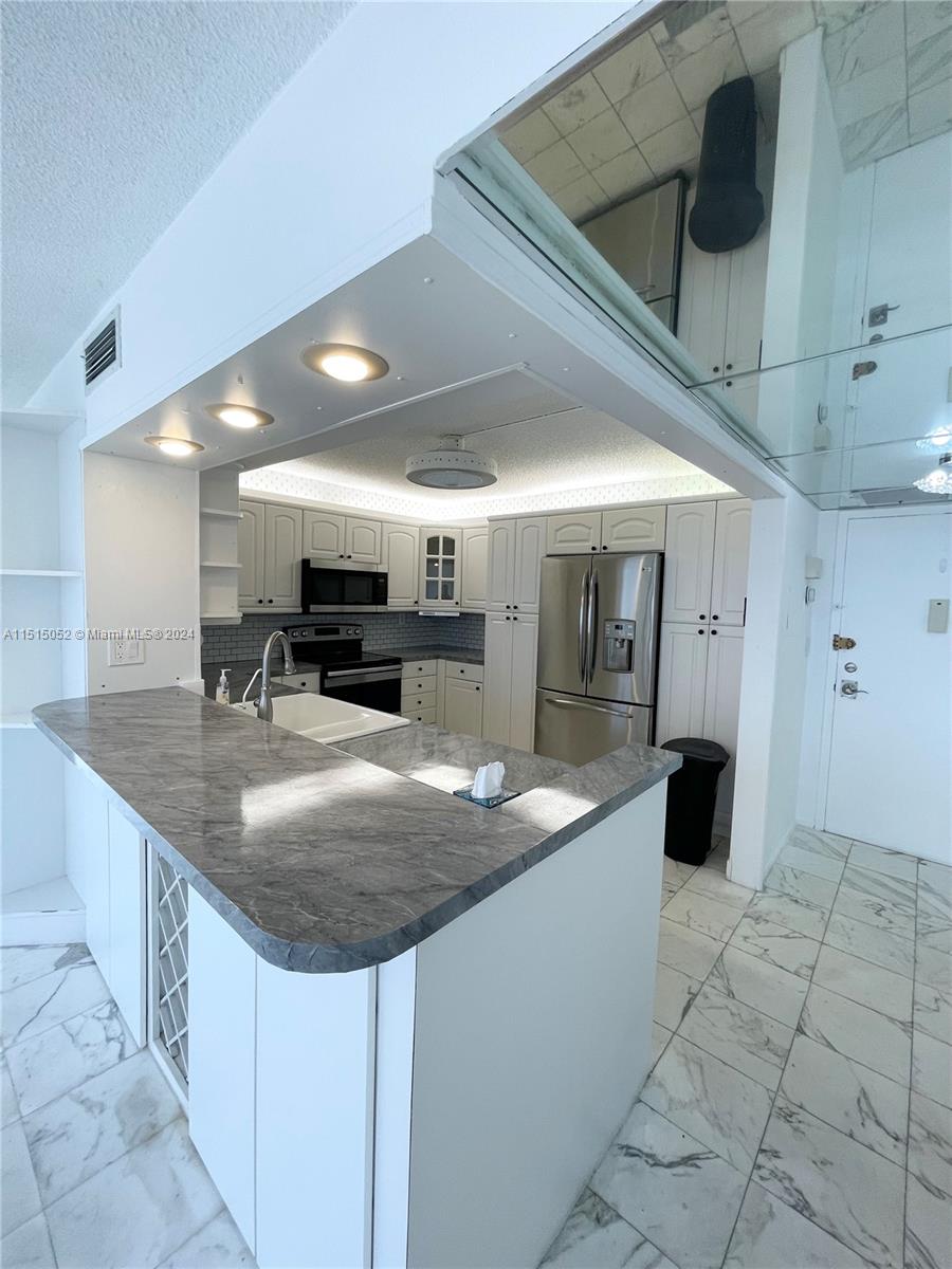 OCEANVIEW PARK CONDO - Residential Lease