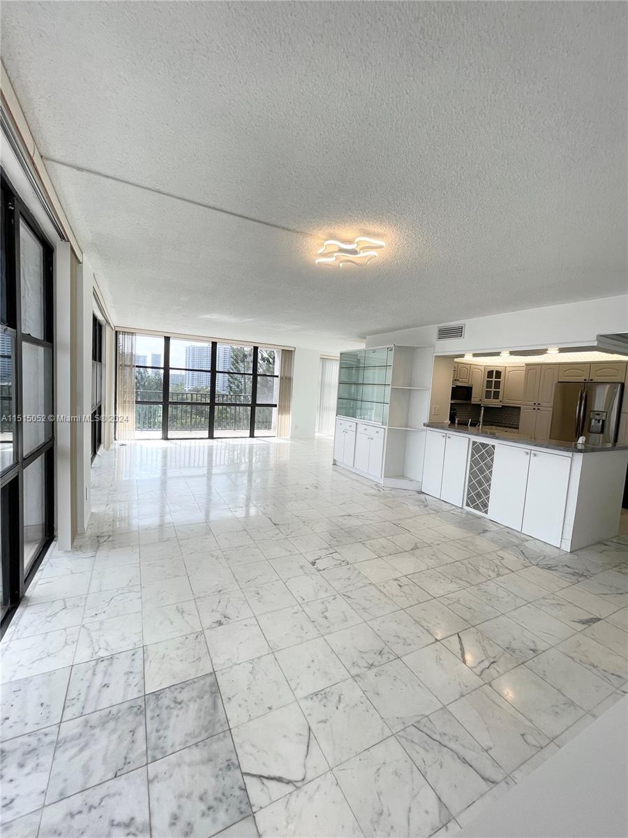 OCEANVIEW PARK CONDO - Residential Lease