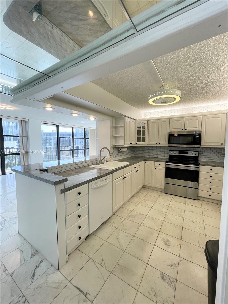 OCEANVIEW PARK CONDO - Residential Lease