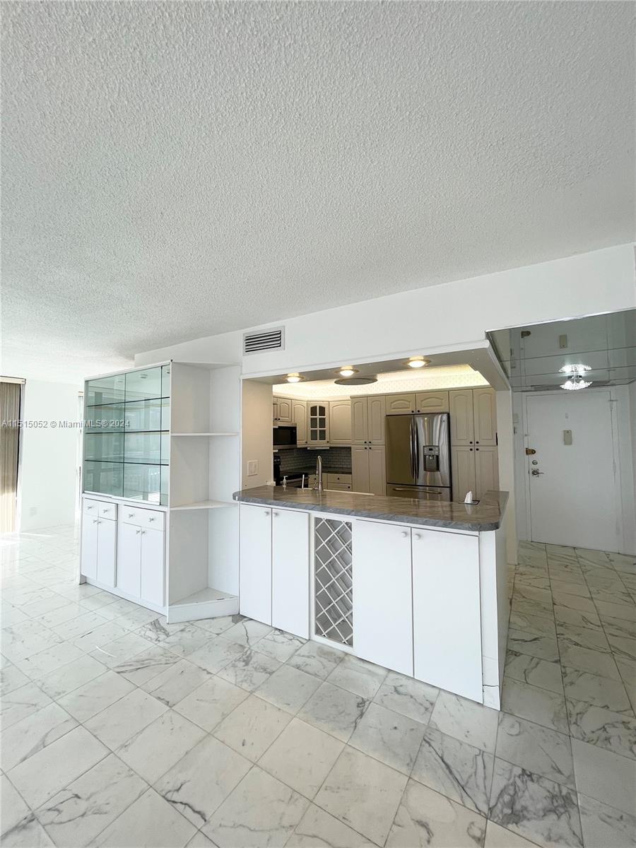 OCEANVIEW PARK CONDO - Residential Lease