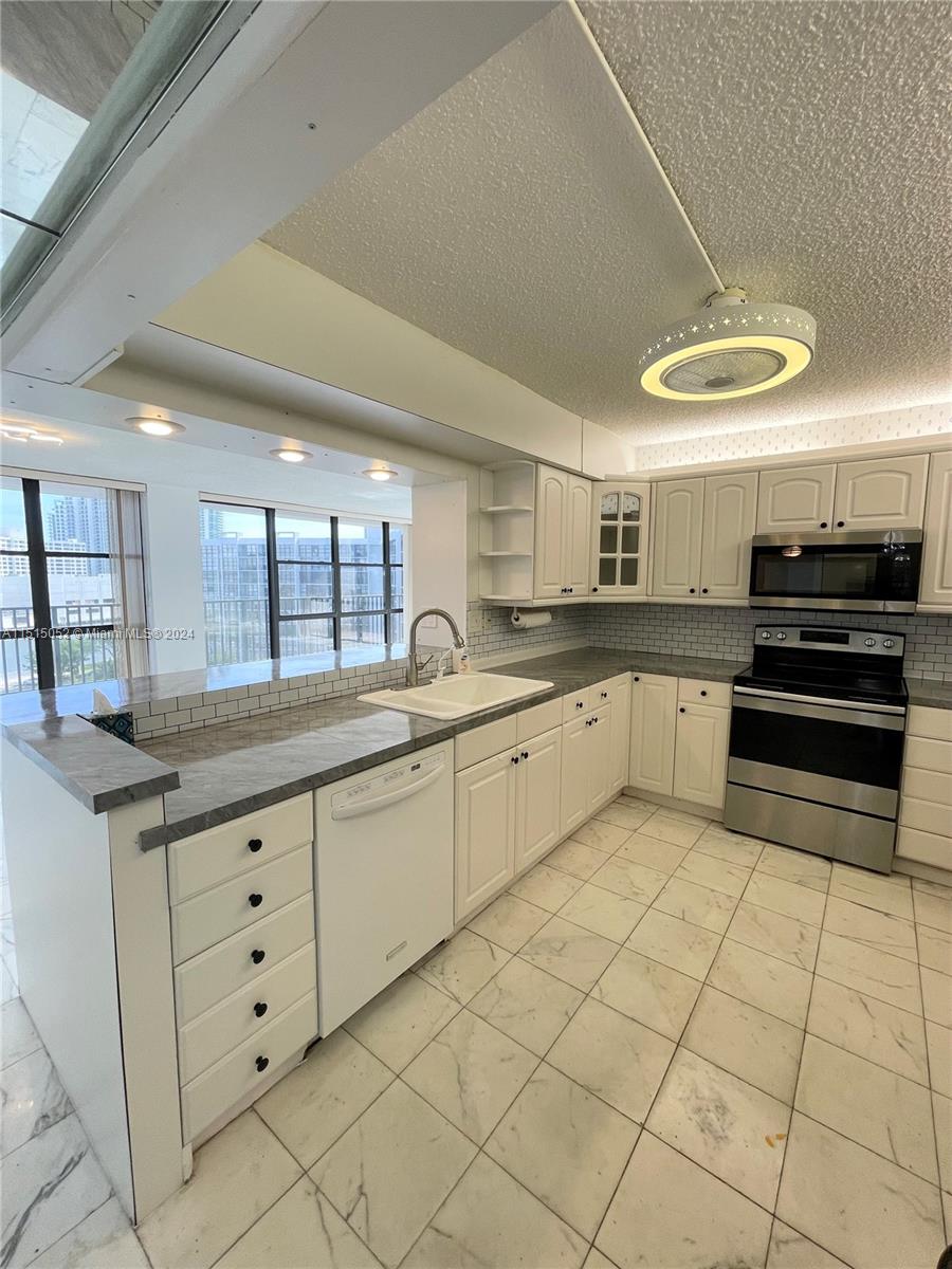 OCEANVIEW PARK CONDO - Residential Lease
