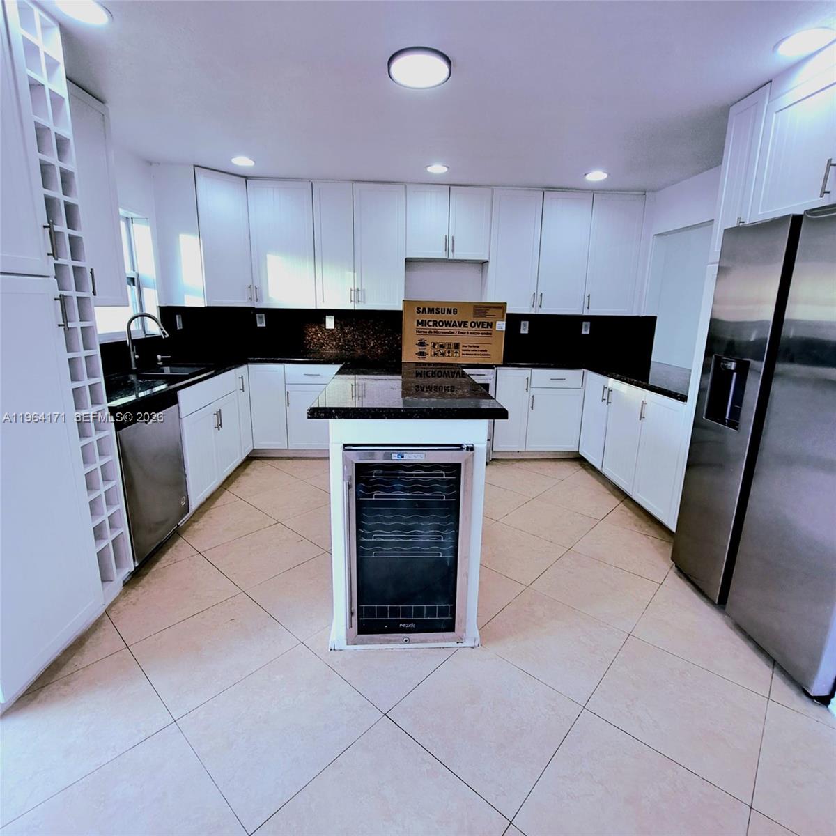 Easy to show with fast HOA approval. Beautiful and spacious family-friendly townhome, freshly painted in neutral tones with a modern feel throughout. This well-maintained property offers 3 bedrooms and 2.5 bathrooms, a large kitchen with island and wine refrigerator, and in-unit washer and dryer for your convenience. Enjoy a private fenced patio perfect for relaxing or entertaining, plus two assigned parking spaces.
Located in a desirable community close to schools, shopping centers, parks, and major roadways. Water, sewer, and trash are included in the rent.