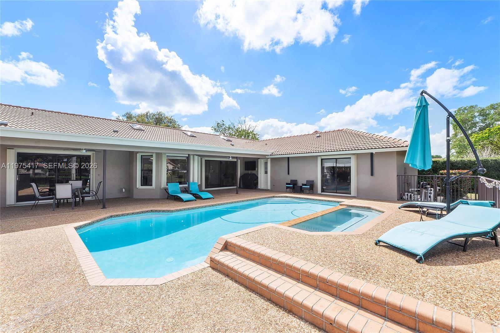 PINE RIDGE - Residential