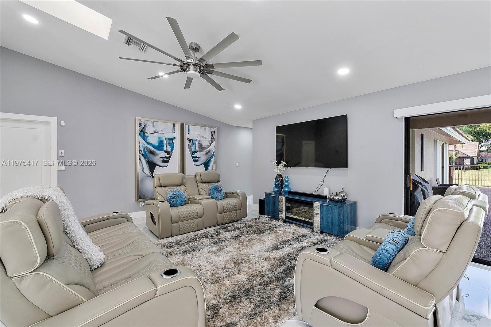 PINE RIDGE - Residential