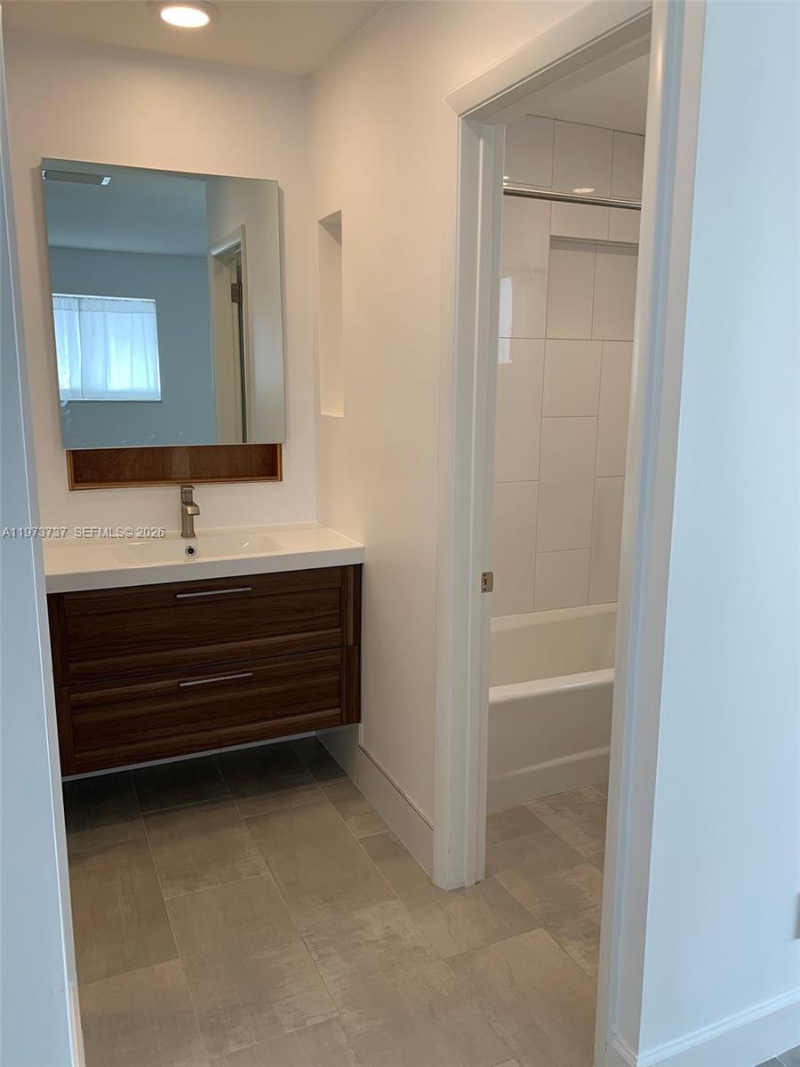 WESTGATE LAKE MANORS - Residential Lease