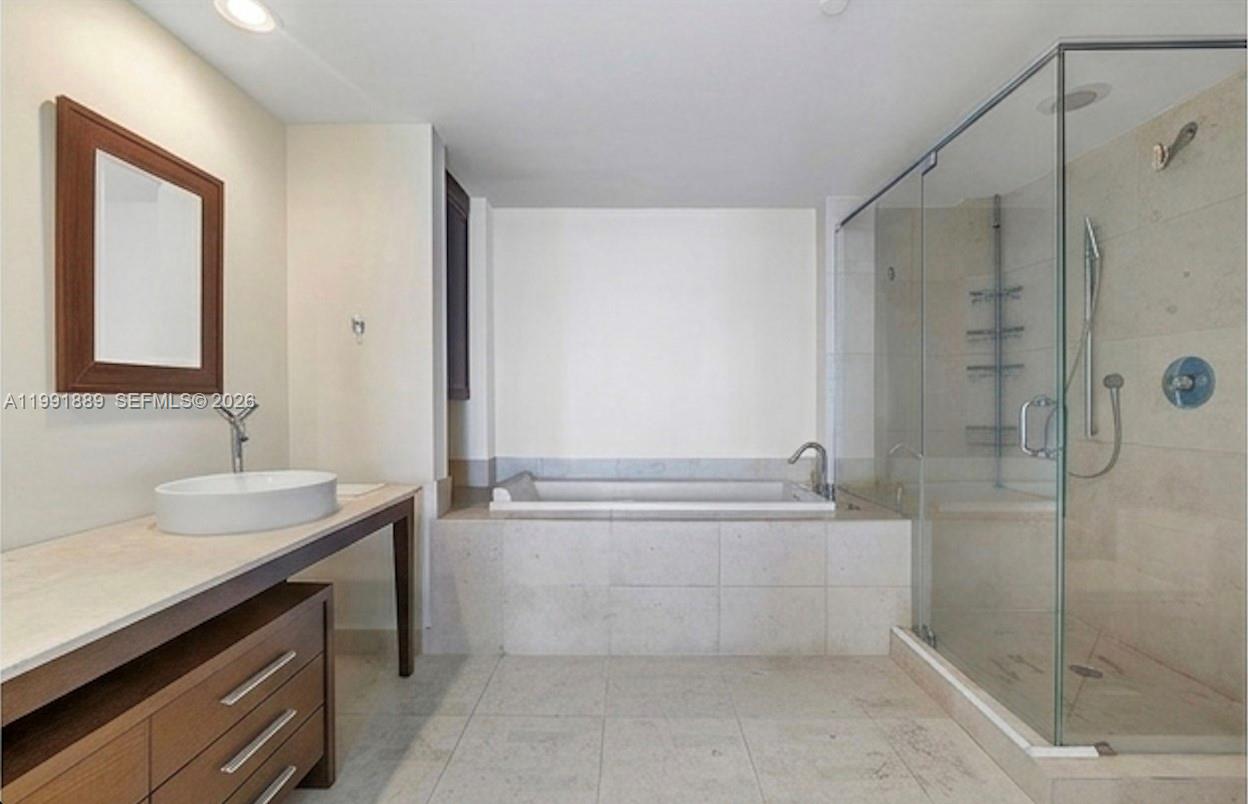 ICONBRICKELL CONDO NO 1 - Residential
