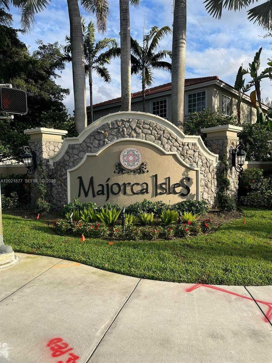 Spacious 3-bedroom, 2.5-bathroom townhouse located in a secure, gated community. All bedrooms are conveniently situated on the second floor and feature brand-new carpeting.
Laundry inside the unit. Excelent Location major Highways. No rental Restrictions, New A/C

Enjoy the peace of mind provided by strict security measures, along with access to fantastic amenities, including a community playground and swimming pool. An ideal location near major highways makes for an easy commute!

Currently occupied by a tenant with a lease agreement at $2,200 per month, valid until Jan 31, 2027.  MOTIVATED SELLER.