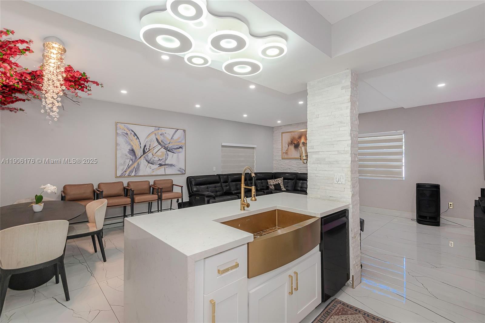 GARDEN CITY - Residential