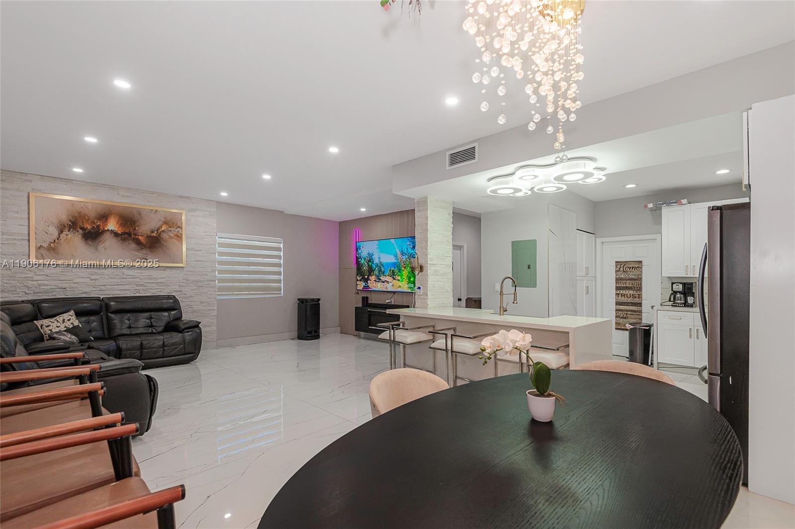 GARDEN CITY - Residential