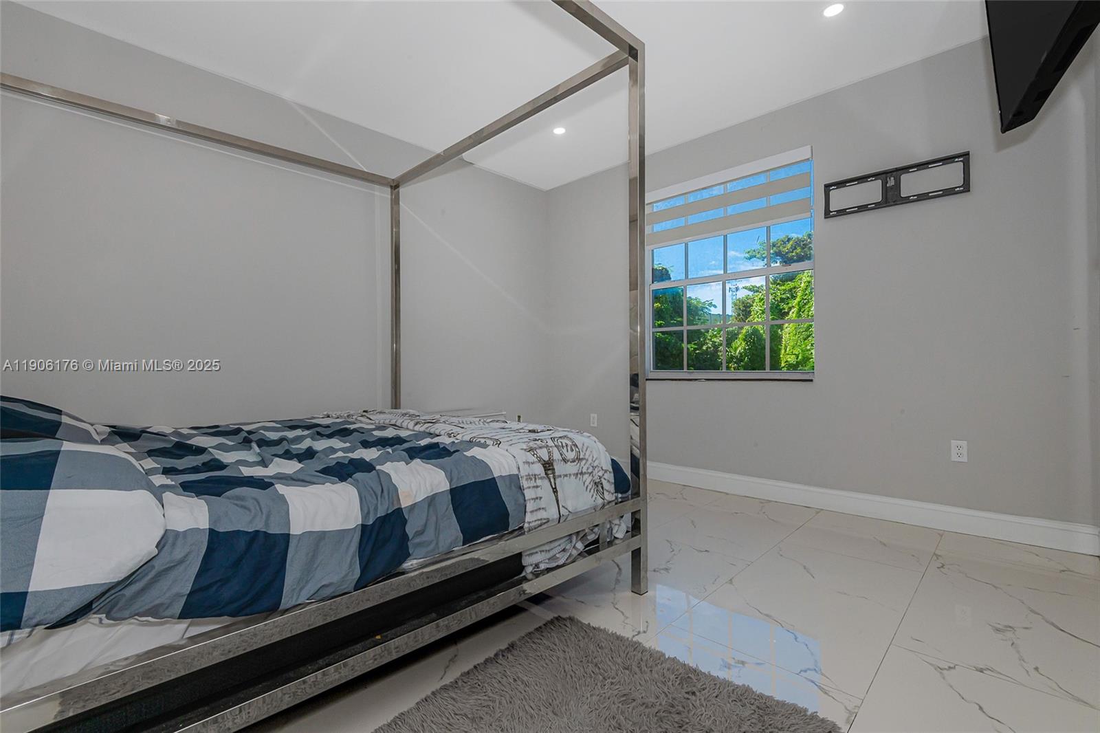 GARDEN CITY - Residential