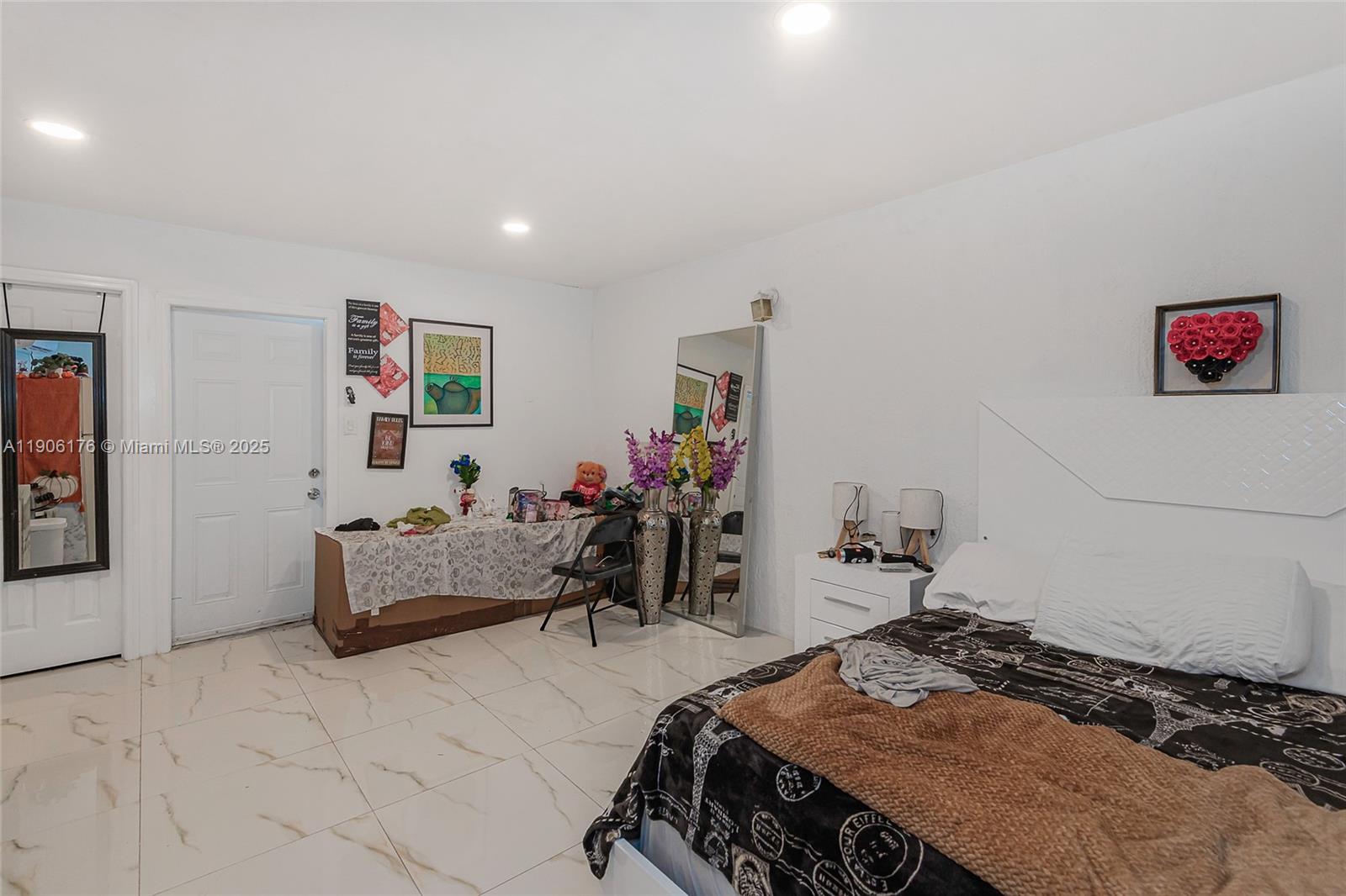 GARDEN CITY - Residential