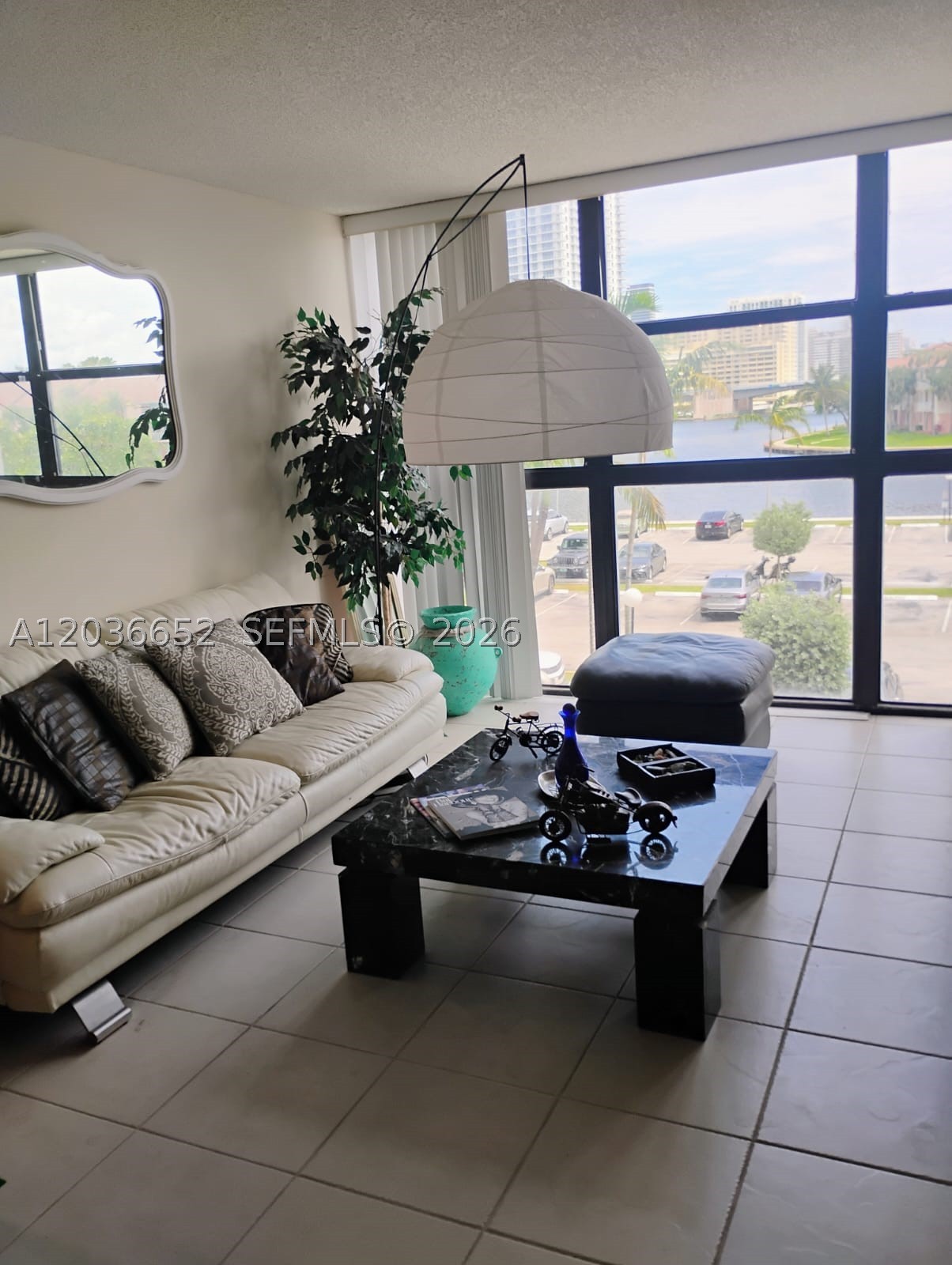 200 LESLIE CONDO - Residential