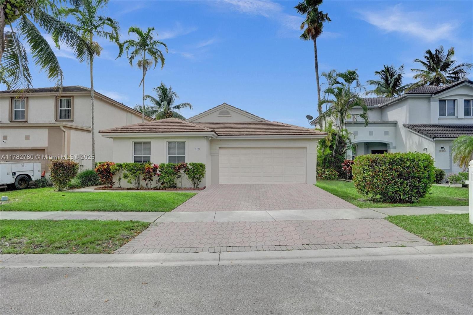 FHA203k Approved or Conventional Home Renovation Loan Ready! 2000+ SQFT home with a spacious layout in the  desirable Plantation community is calling your name! Stop on by and check out this 3 BD | 2 BA with features such as a split floor plan, open kitchen, living room, dining room, and a large family room perfect for entertaining. Enjoy the screened-in patio and private backyard. 2-car garage offers ample storage. ASK US ABOUT OUR CLOSING COST CREDIT FROM SELLER TO BUYER. No HOA approval required. Convenient location near parks, schools, and shopping. Tons of potential to renovate and make it your own! **THIS HOME QUALIFIES FOR UP TO $7,500.00 IN LENDER CREDITS IF THE BUYER GETS APPROVED WITH OUR PREFERRED LENDER - SEE LISTING ATTACHEMENTS**