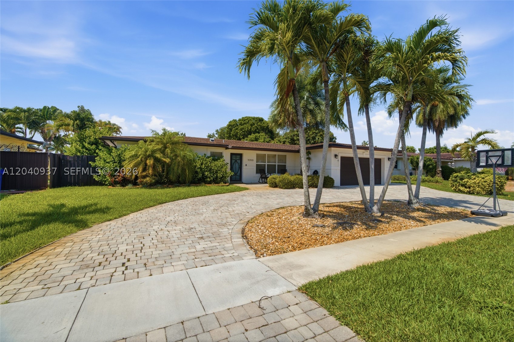 PEMBROKE LAKES SEC 6 - Residential