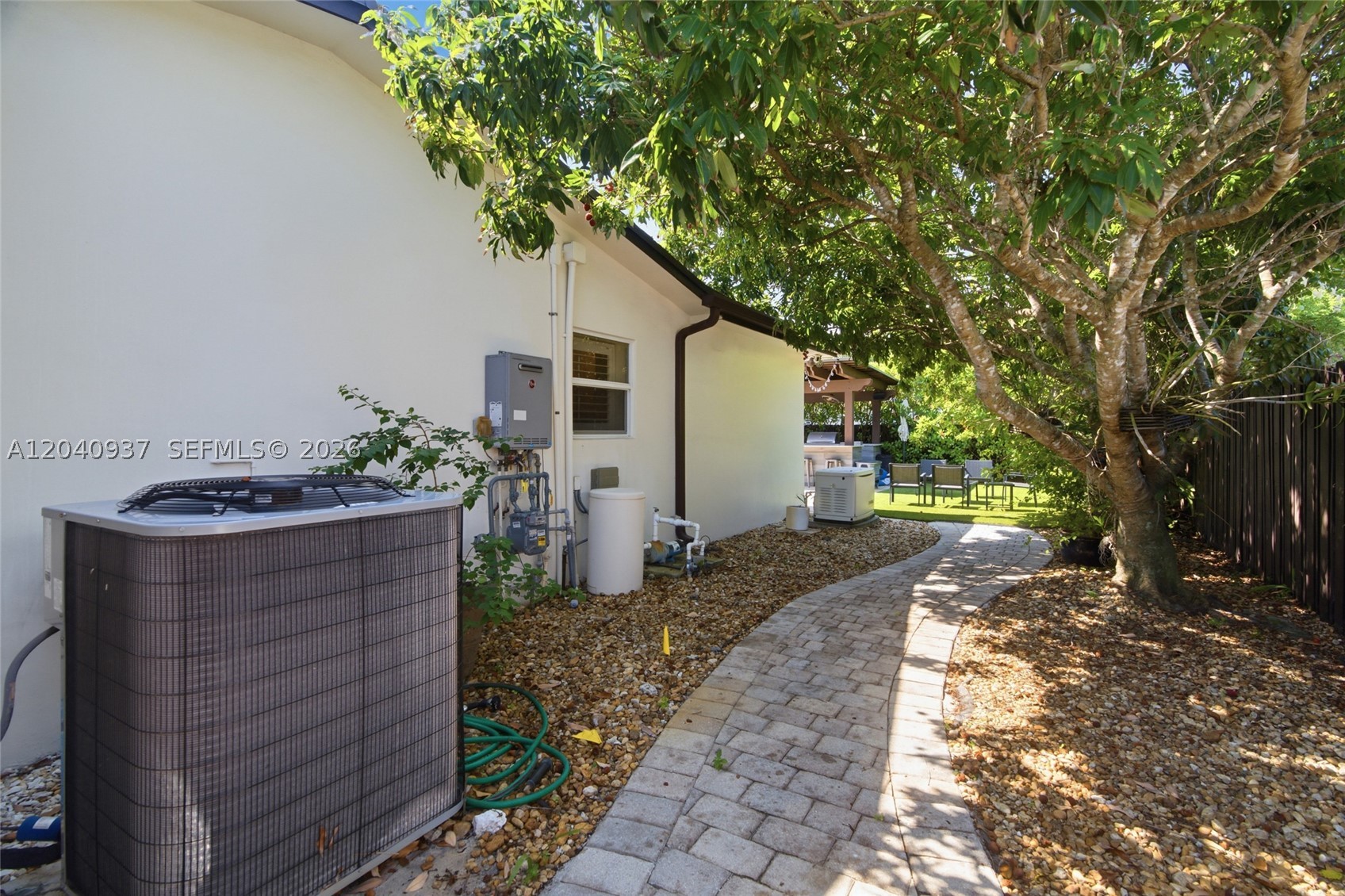PEMBROKE LAKES SEC 6 - Residential