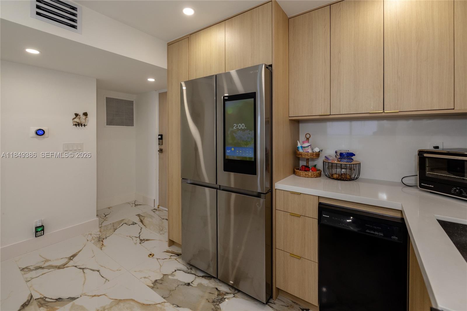 EDGEWATER BEACH TOWERS CO - Residential