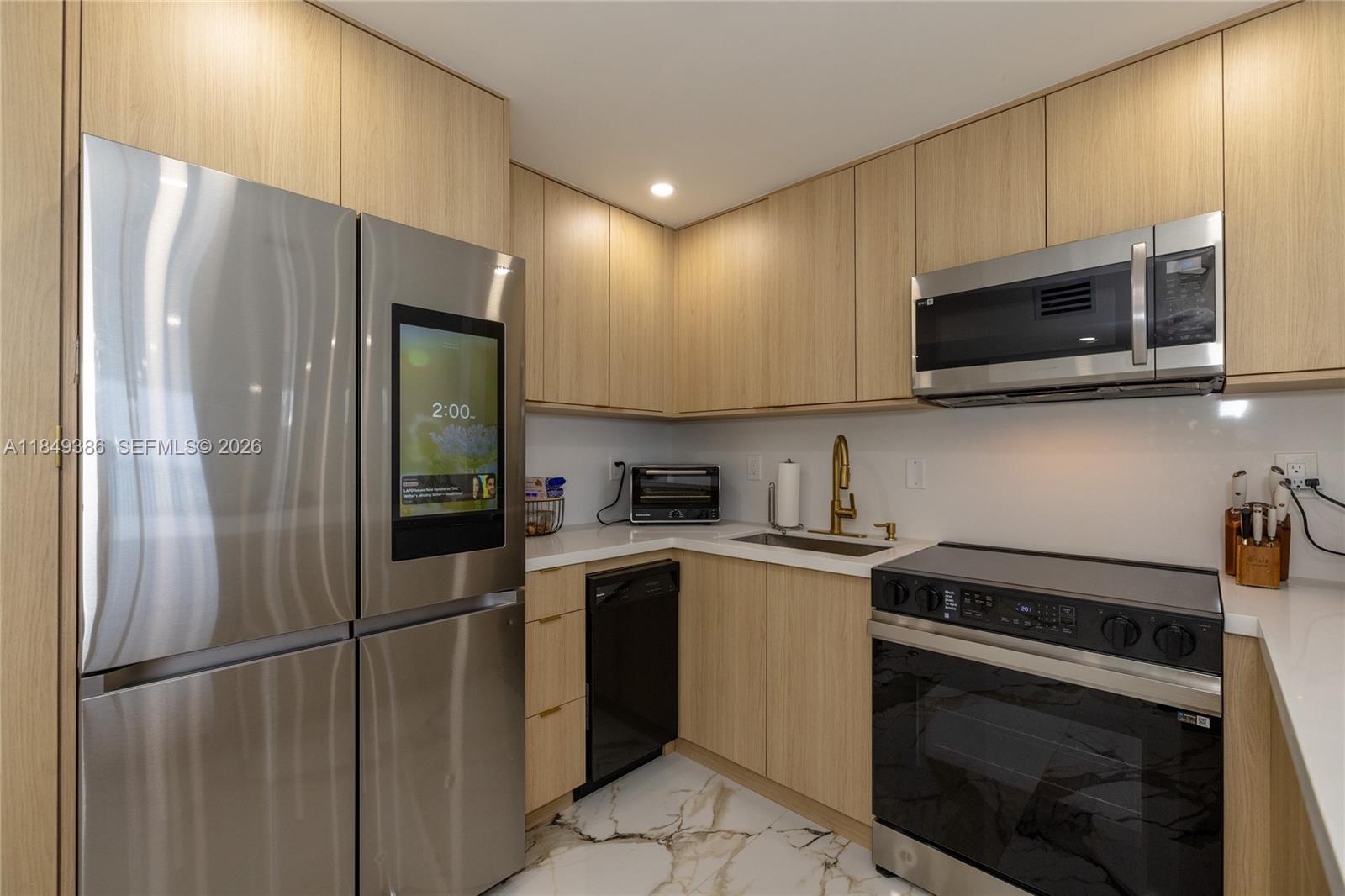 EDGEWATER BEACH TOWERS CO - Residential