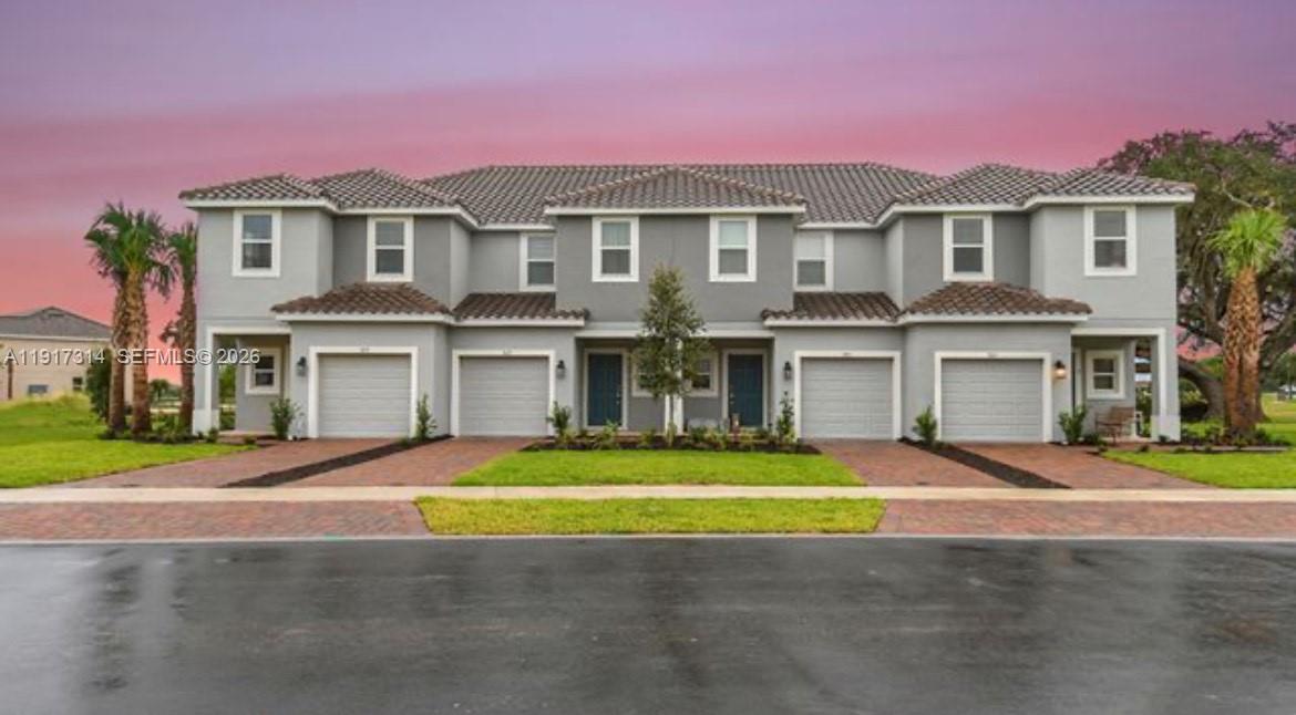 BELLALAGO POD G TOWNHOMES - Residential