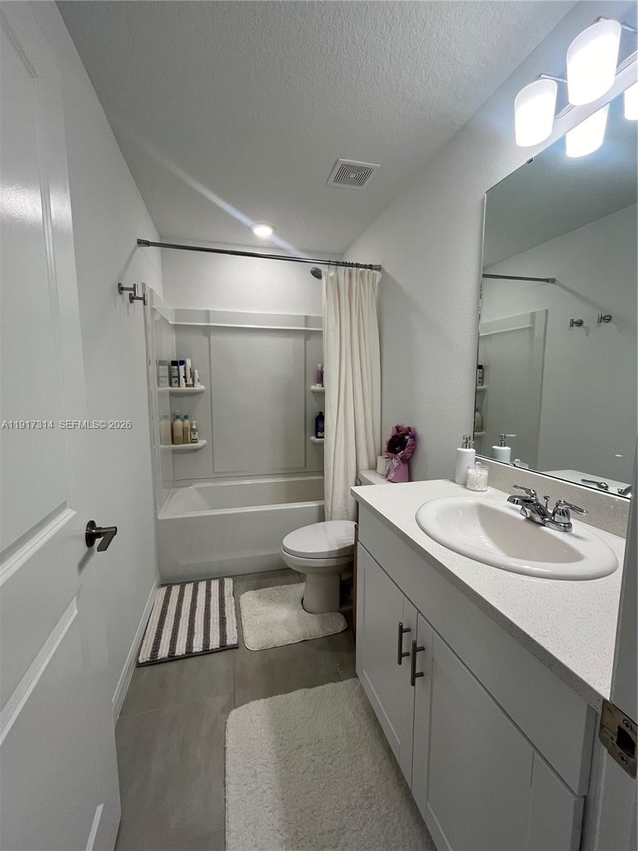 BELLALAGO POD G TOWNHOMES - Residential