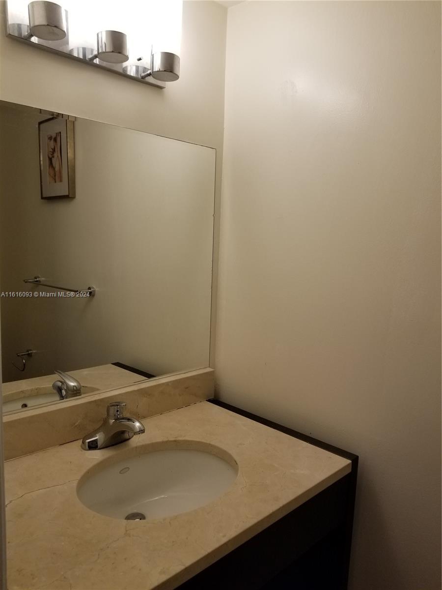 THE VINTAGE CONDO - Residential