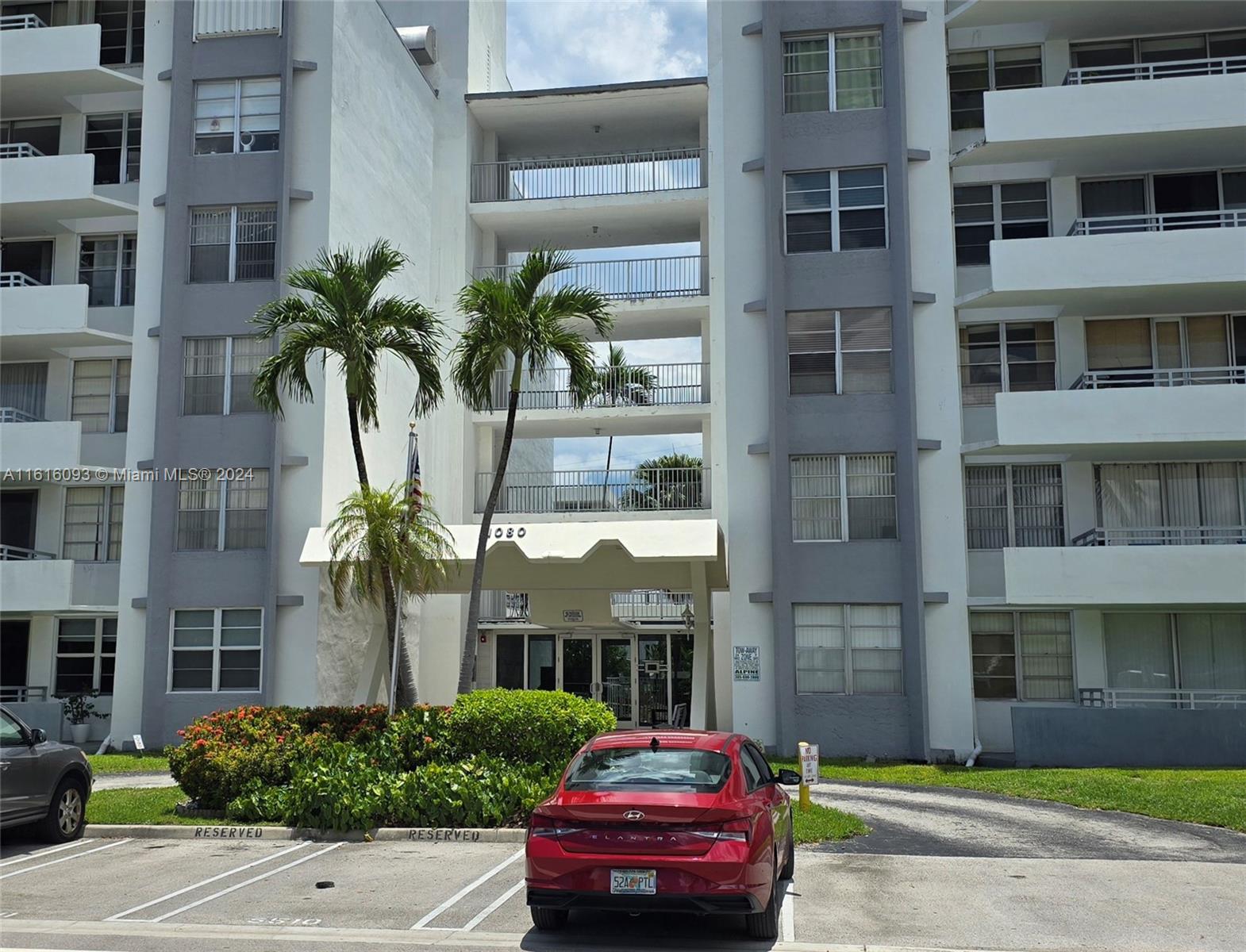 THE VINTAGE CONDO - Residential