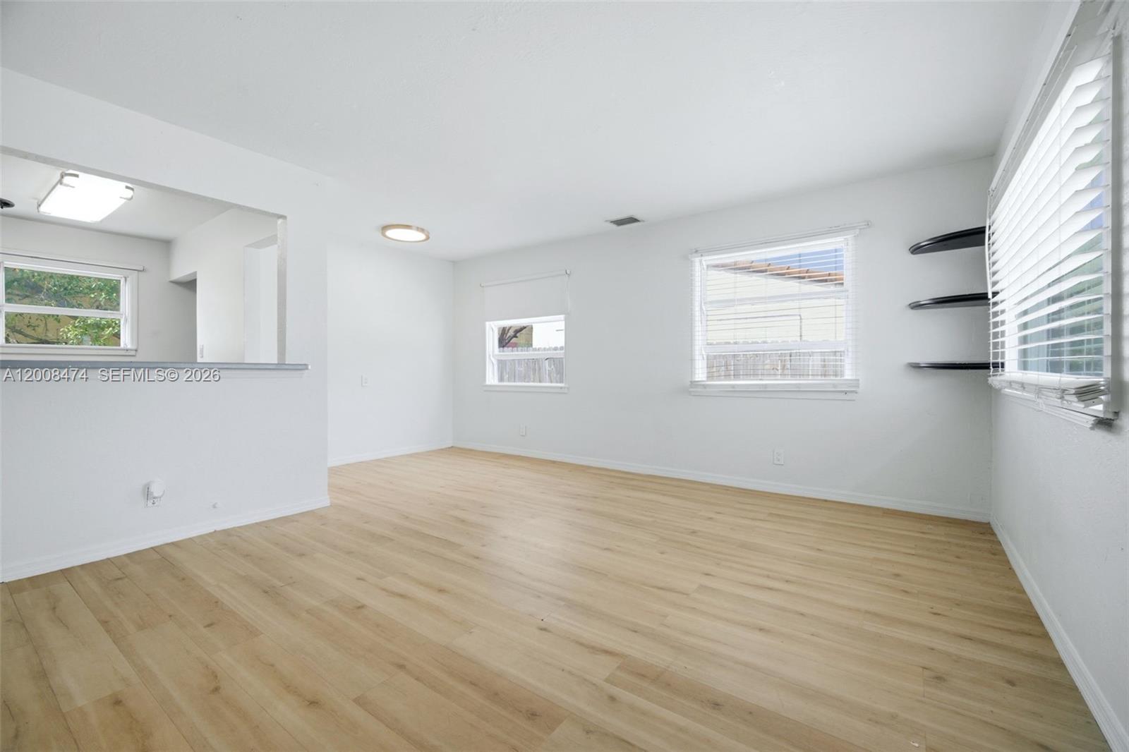 HOLLYWOOD LITTLE RANCHES - Residential
