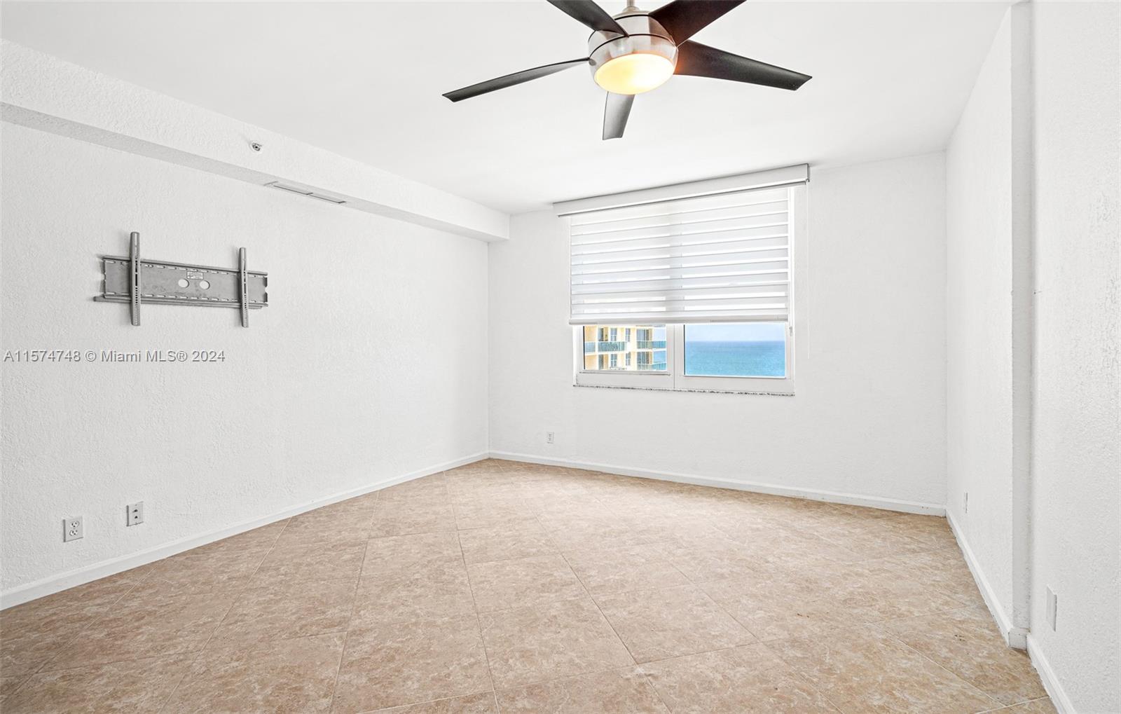 WAVE CONDO - Residential