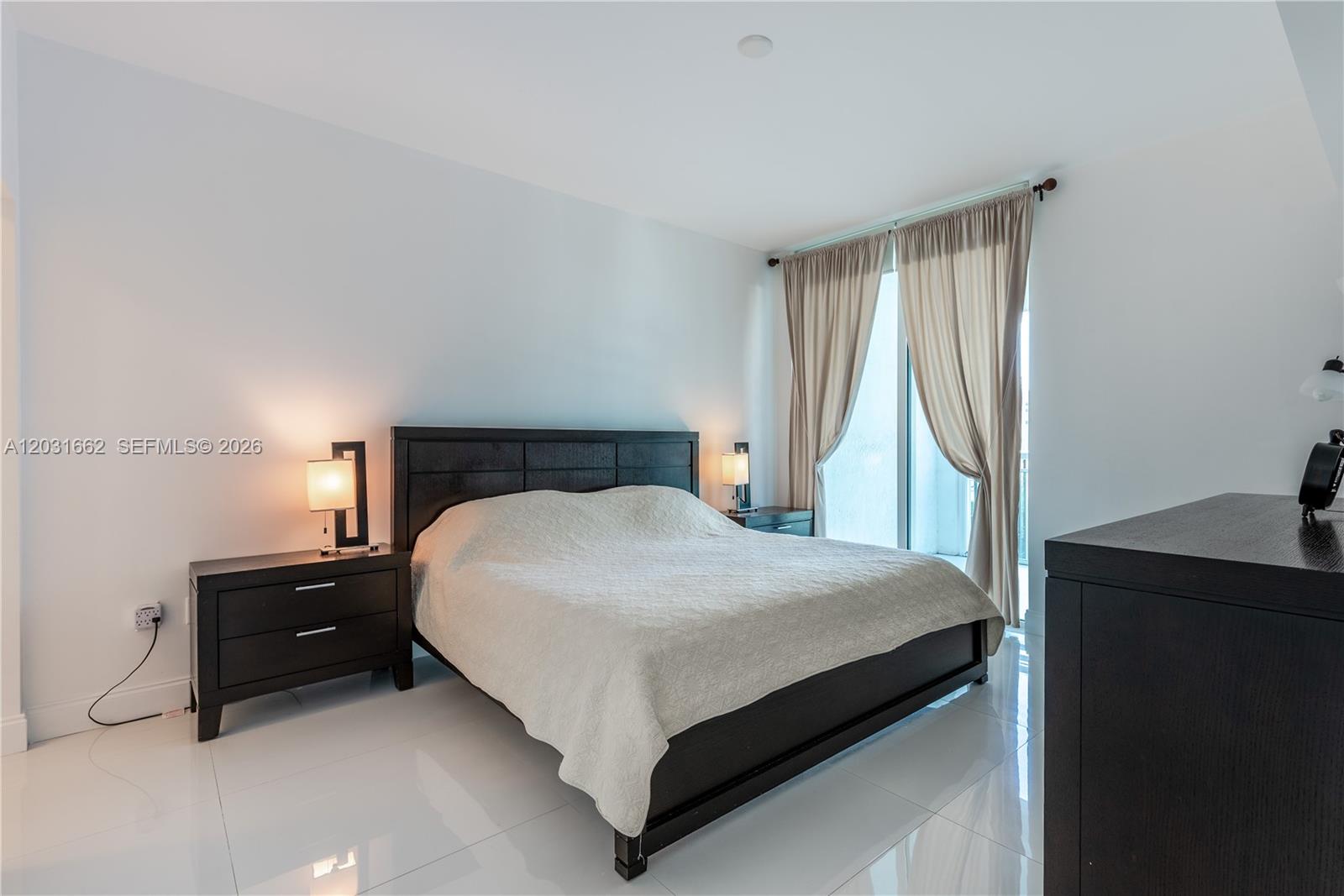 THE PLAZA 901 BRICKELL CO - Residential Lease