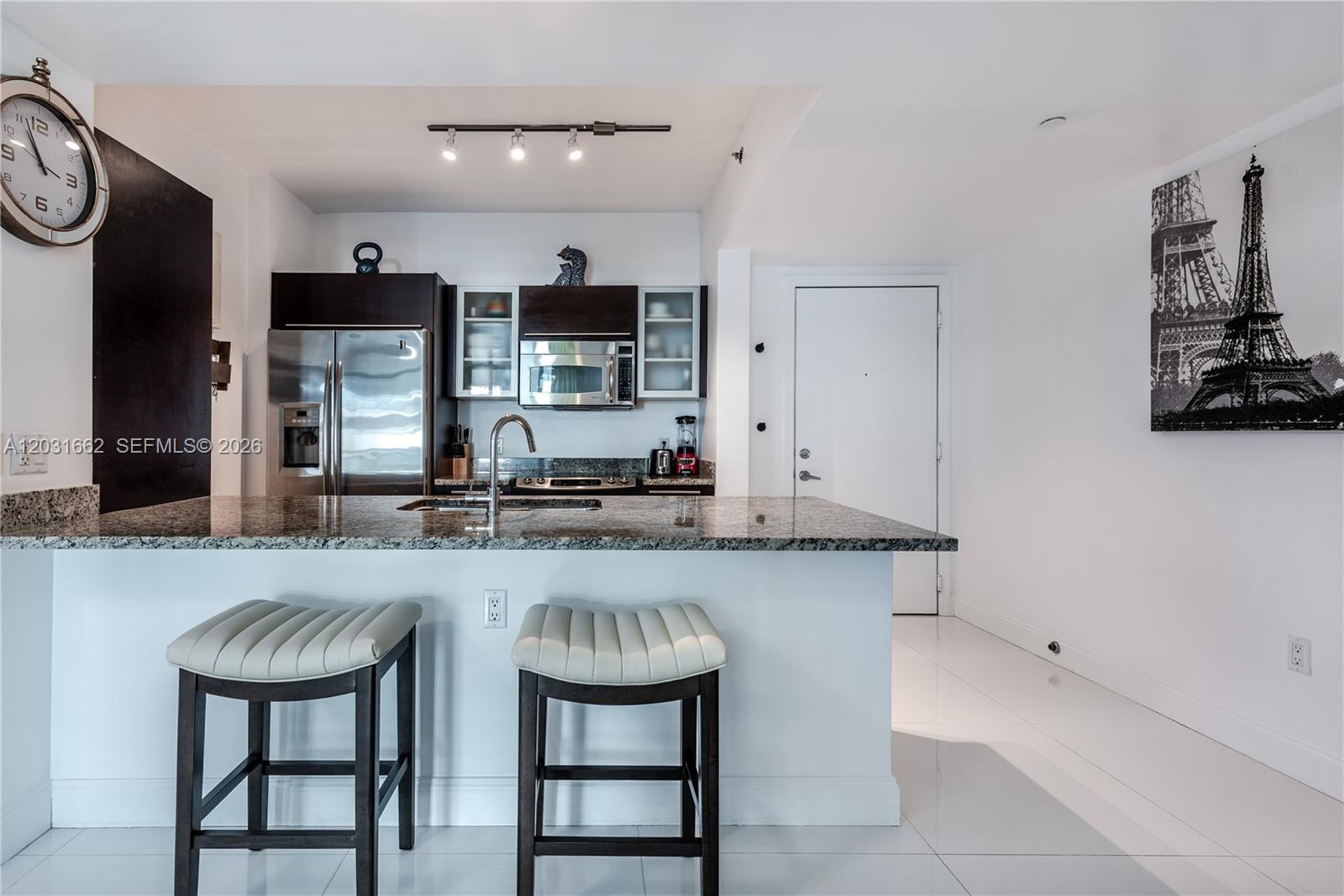 THE PLAZA 901 BRICKELL CO - Residential Lease