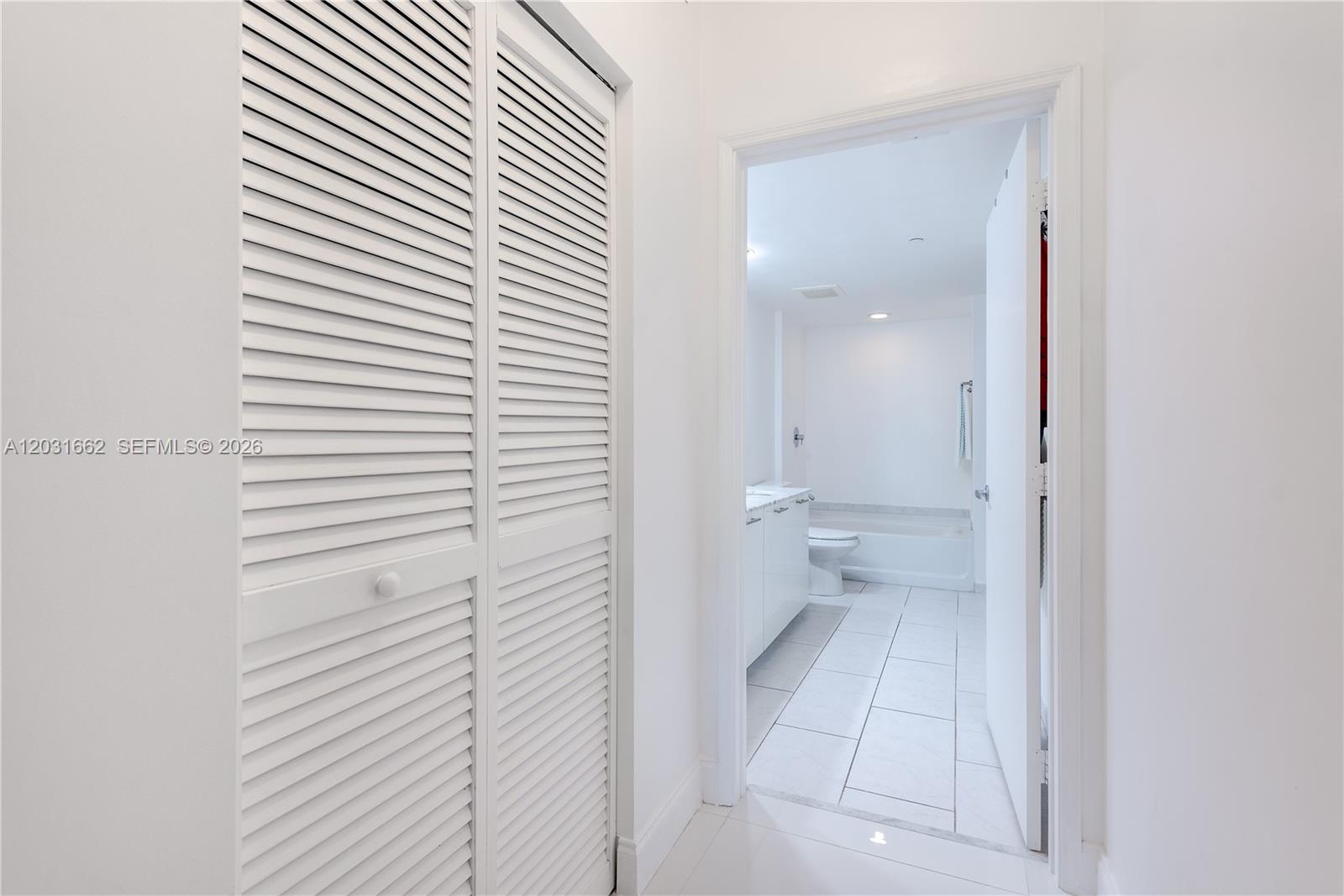 THE PLAZA 901 BRICKELL CO - Residential Lease